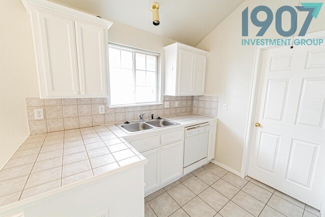 Building Photo - 805 Sequoyah Trail