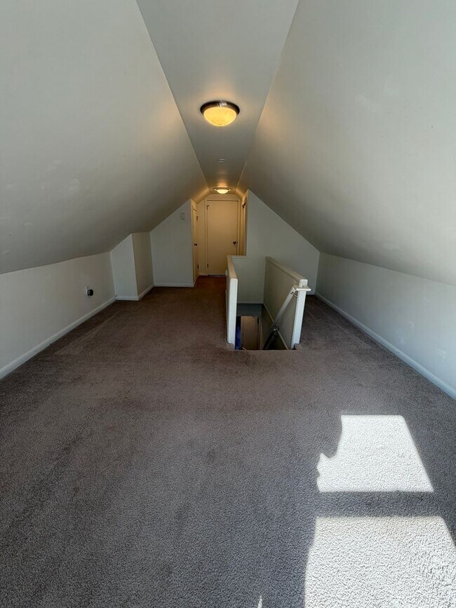 Building Photo - 35 Benjamin Franklin Hwy