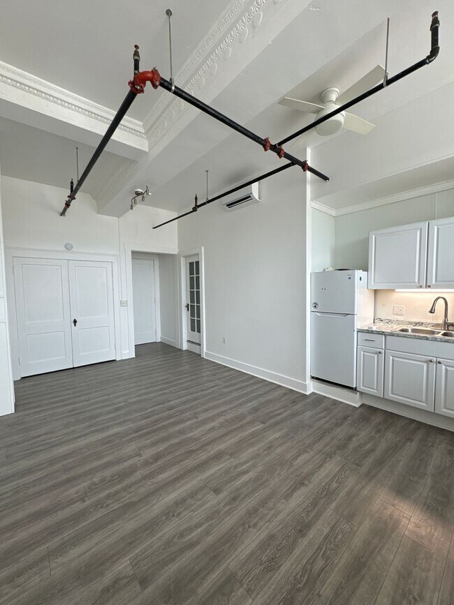 Building Photo - Spacious Loft Style Studio Apt