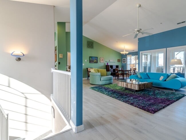 Building Photo - YEAR ROUND RENTAL- FURNISHED - 3 BEDROOM CONDO - WOODS COVE