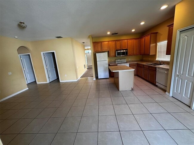 Building Photo - 1111 Hacienda Cir