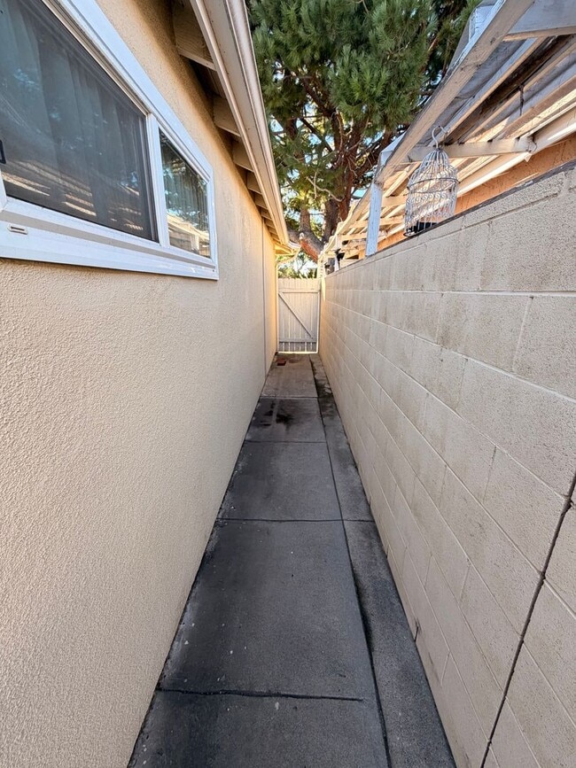 Building Photo - Remodeled 3 Bedroom Lakewood House For Rent-Ready For Move-in ASAP!