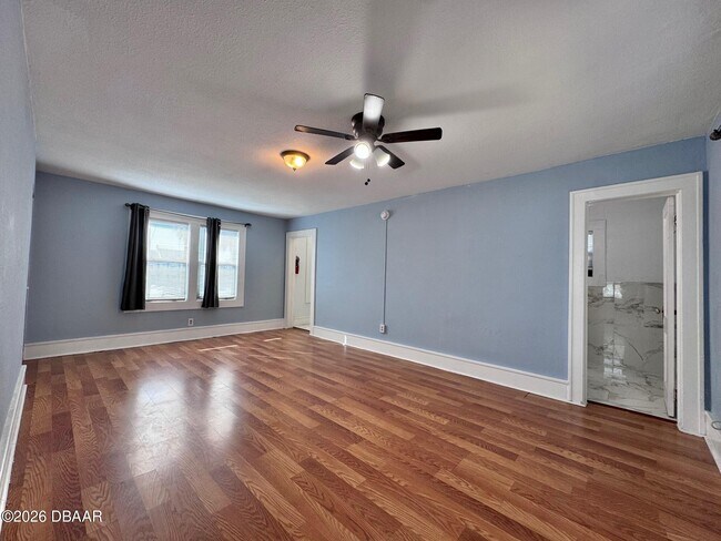 Building Photo - 436 N Grandview Ave