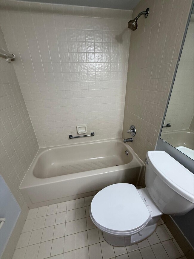 Building Photo - 2335 SW 22nd Ave