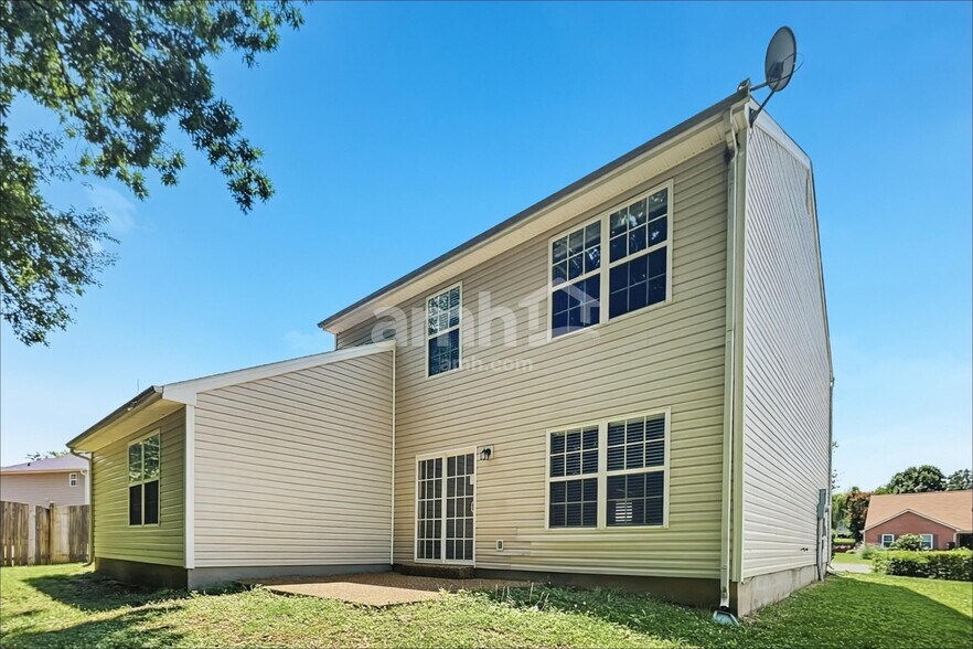 Building Photo - 8028 Meadowview Ln