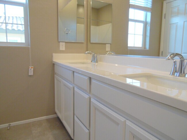 Building Photo - Mountains Edge Townhome