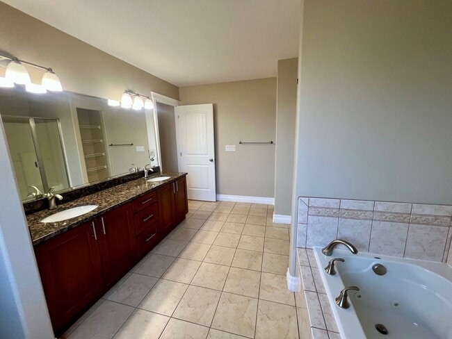 Building Photo - Beautiful 3 Bedroom in Private Community! HALF OFF FIRST MONTHS RENT!