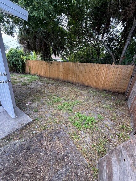 Backyard area - #1015 - 1015 58th Avenue Dr E