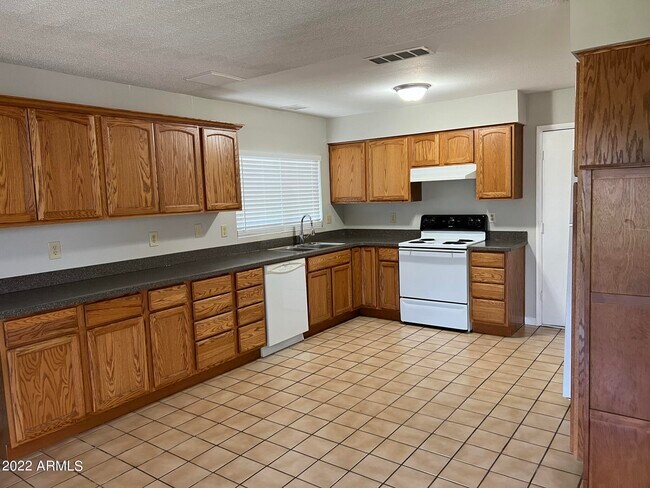 Building Photo - 7827 W College Dr