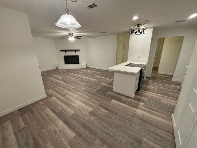 Building Photo - 536 Normandy Ln