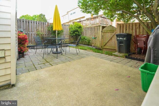 Building Photo - 48 Pontiac Way