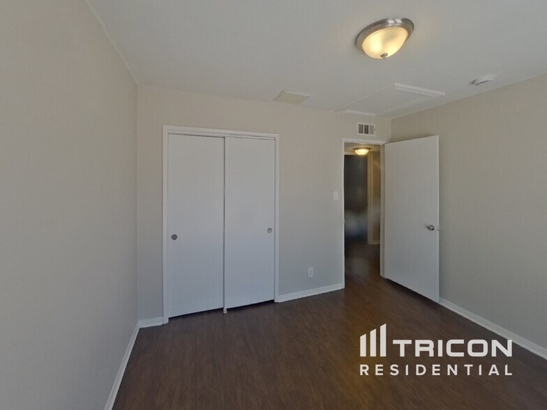 Building Photo - 6112 Granada Cir