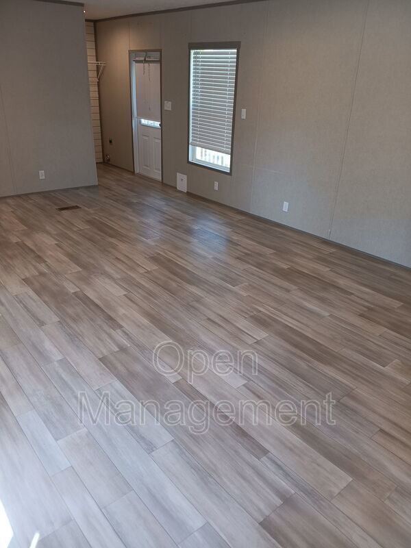 Building Photo - 2710 N Farm Rd 137