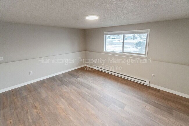 Building Photo - 10119 E Empire Ave