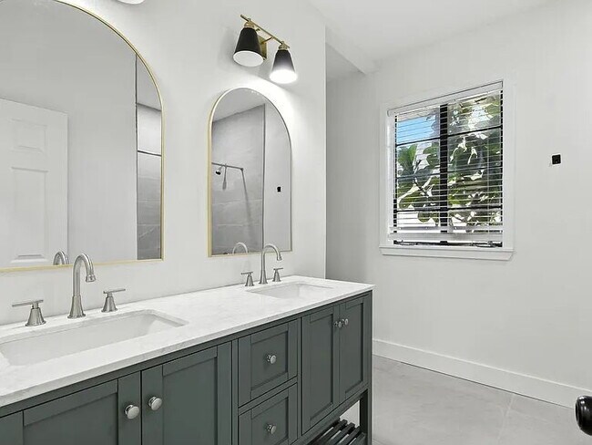 Building Photo - Fall Semester Move-In | Spacious 5BR Home in Ridgewood Park