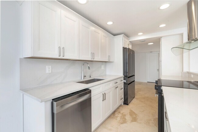 Building Photo - 3590 S Ocean Blvd