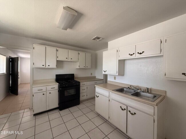 Building Photo - 7289 Mimosa Ave