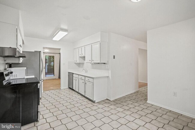 Building Photo - 9086 Brook Ford Rd