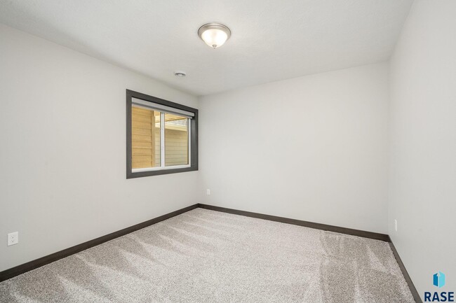 Building Photo - 4500 W 34th St N