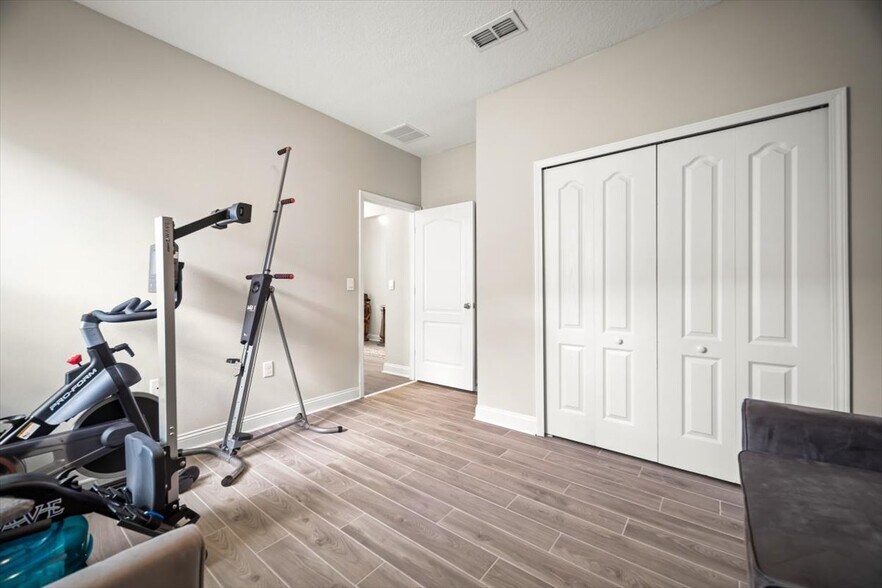 Building Photo - 2941 Oak Stream Dr