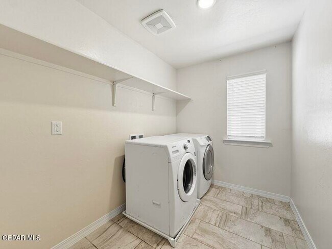 Building Photo - 12583 Clocker Dr