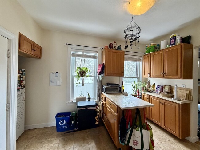 Building Photo - 274 Newtonville Ave