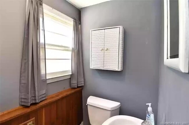 Building Photo - 21 Mcdermott Cir