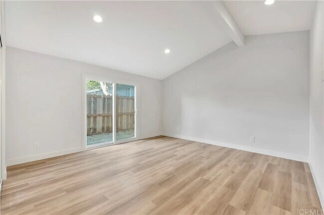 Building Photo - 1650 Tustin Ave