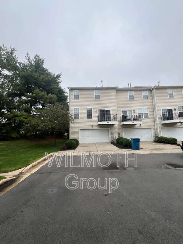 Building Photo - 9451 Glencroft Way