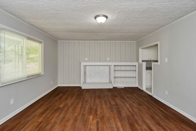 Building Photo - Exciting Opportunity! Charming 3 Bedroom Home in a Prime Location!