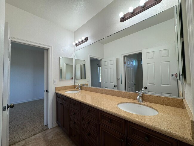 Building Photo - Gorgeous La Costa Executive Home – 5 Bed /...