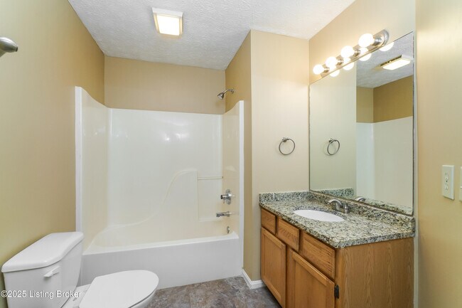 Building Photo - 4005 Chenwood Ln