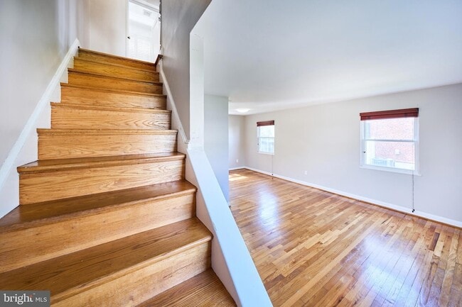 Building Photo - 2319 Riverview Terrace