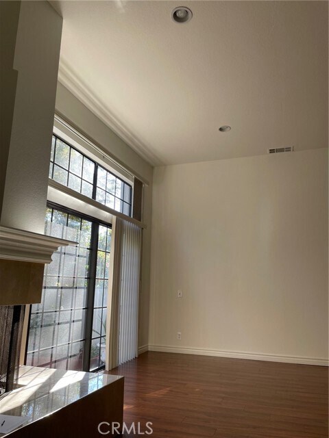 Building Photo - 13 Sunstream
