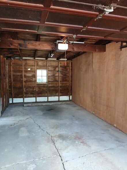 1 car garage - 3709 60th Pl