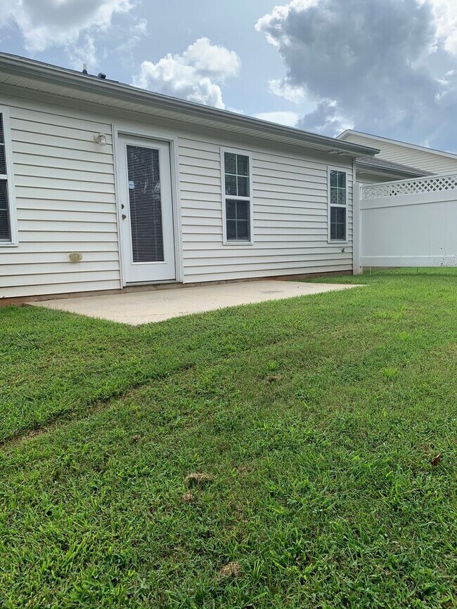 Building Photo - 134 Springwood Ln