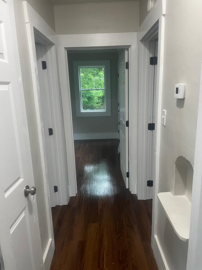 Building Photo - 804 Columbia St