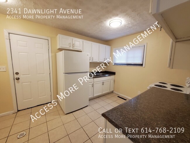 Building Photo - CHARMING & NEWLY REMODELED THREE BEDROOM H...