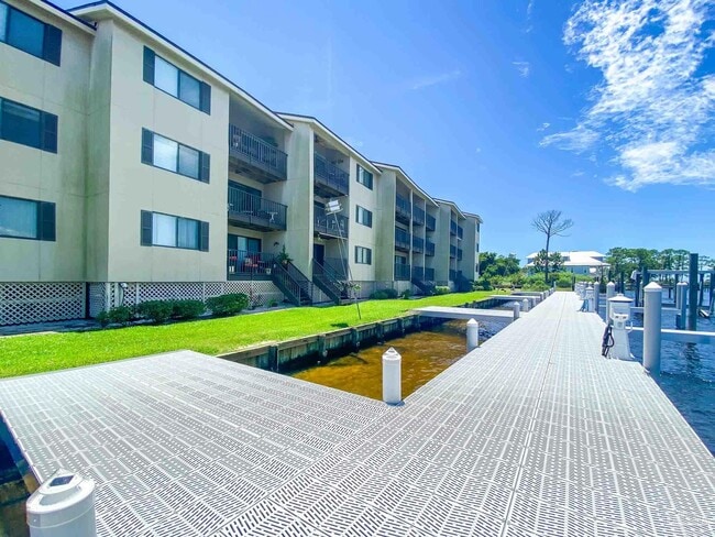 Building Photo - 14100 River Rd