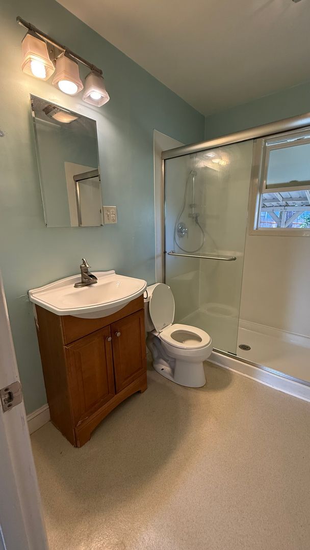 Building Photo - 2 bedroom Charming Single Family Home Multnomah Village Video Attached.