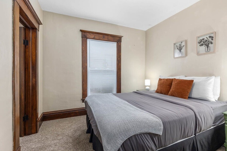 Building Photo - 15 Straight Ave SW