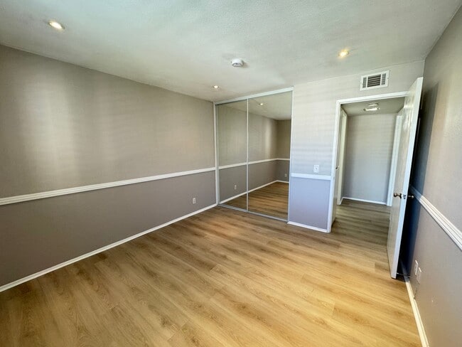 Building Photo - Bright and Airy 2Bd/2Ba Condo w/AC, W/D an...