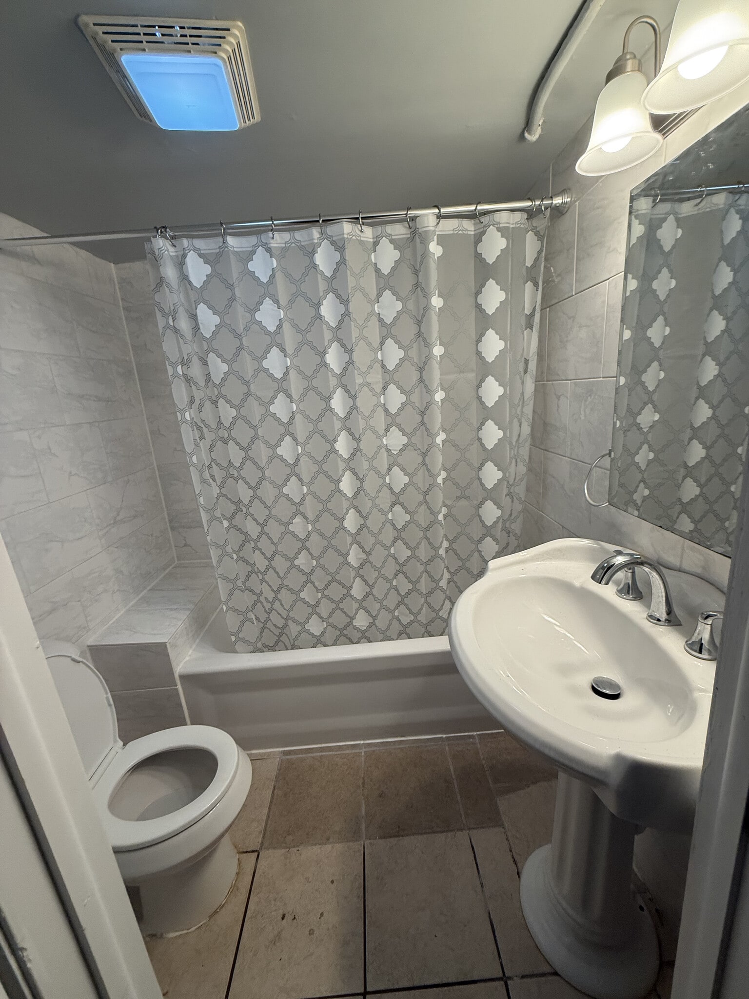 Building Photo - 2210 N Lockwood Ave