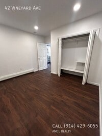Building Photo - 42 Vineyard Ave