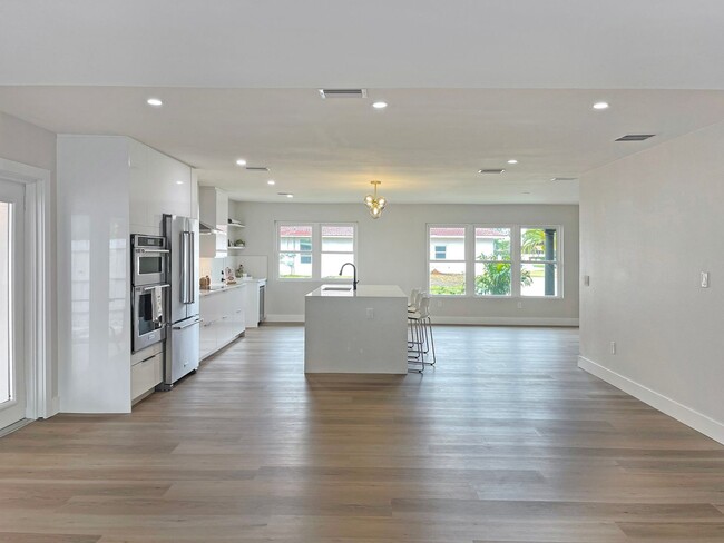 Building Photo - Fully Remodeled Snell Isle Luxury Home - A...