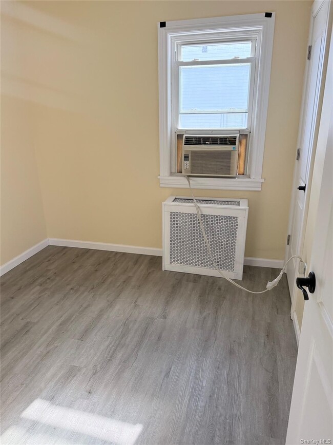 Building Photo - 363 Hewlett Pkwy