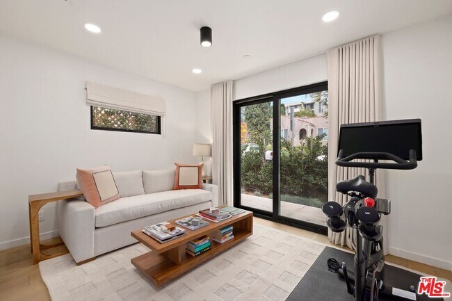 Building Photo - 9004 Dicks St