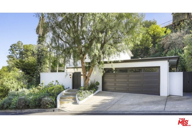 Building Photo - 2154 Sunset Crest Dr