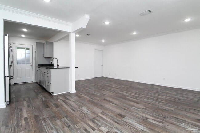 Building Photo - 150 E Ensley St
