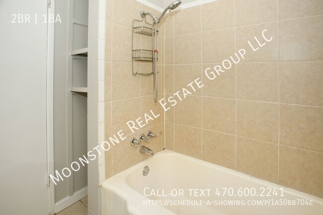Building Photo - 370 Tiny Pl
